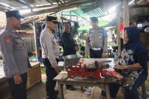 Polsek Jumapolo Pantau Harga Sembako di Pasar Tradisional Selama Bulan Ramadan 1447 H