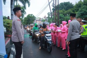 Polri Presisi, Ramadan Berbagi: Polres Klaten Bagikan 500 Paket Buka Puasa Gratis Setiap Hari