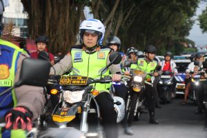 Kapolres Magelang Kota Pimpin Patroli Kamtibmas dan Bagi 200 Takjil Di Hari Kedua Ramadhan