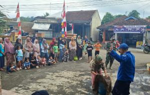 Ibu-Ibu PKK Desa Cikuya Dilatih Sigap Hadapi Kebakaran