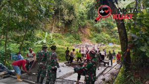 Bulan Puasa Bukan Penghalang Dalam Kemanunggalan TNI Dan Warga Di Lokasi TMMD 127 Kodim Wonogiri
