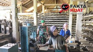 Di Antara Tanah dan Api, Babinsa Menempa Harapan Menjadi Atap Negeri