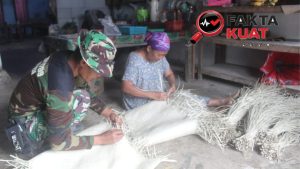 Anyaman di Ujung Jalan Harapan, Ketika Prajurit Menyapa, Asa pun Menyala