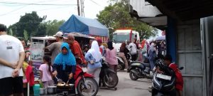 Ngabuburit di Pasar Tiban Tlogorejo, Warga Nikmati Kuliner Tradisional dan Pemandangan Kereta