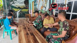 Di Bawah Terik dan Debu, Sentuhan Rakyat Menguatkan Langkah Prajurit