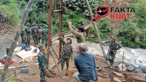 Prajurit Kodim 0704/Banjarnegara Satukan Dua Dusun Lewat Jembatan di Sungai Brakah