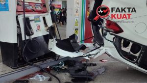 BREAKING NEWS Mobilio Terguling di SPBU Bener Sragen, Enam Orang Dilarikan ke Rumah Sakit