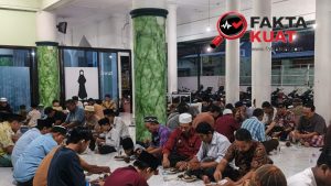 Tradisi Jelaburan di Kudus, Masjid Jami Al-Furqon Siapkan Ratusan Porsi Buka Puasa Setiap Hari