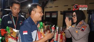 “Angkringan Polisi Baik” di Polres Sragen, Kapolres dan Driver Ojol Buka Puasa Bersama dalam Suasana Kekeluargaan