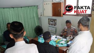 Polres Kendal Gelar Pemeriksaan Kesehatan Gratis untuk Jamaah Salat Jumat di Masjid Agung