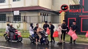 Hadirkan Kehangatan Ramadhan di Jalanan, Brimob Surakarta Bagikan 1.000 Takjil untuk Warga