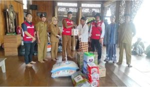 Warga Terdampak Kapal Tongkang Terima Bantuan Logistik Dari PMI Ini Dia