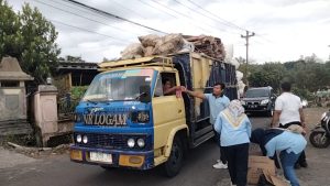 Bulan Penuh Berkah BKK Bagikan 150 Takjil Gratis