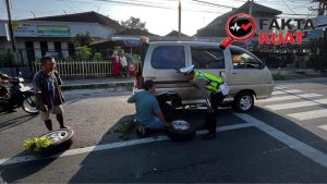 Polisi Sukoharjo, bantu Pemudik Kendaraan Bermasalah, Arus Lalu Lintas Tetap Lancar
