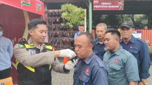 Pastikan Mudik Aman, Polres Metro Tangerang Kota Screening Sopir dan Pemudik di Batuceper