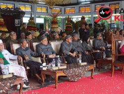 Dandim 0736/Batang Bersama Ibu Ikuti Kirab Budaya HUT Kabupaten Batang