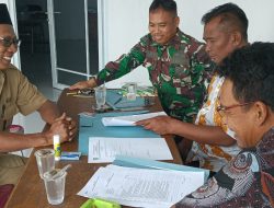 Babinsa Komsos dengan Aparatur Desa Bahas Kamtibmas