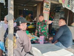 Bangun Kedekatan, Babinsa Pos Ramil Kebonagung Komsos Bareng Warga di Warung Kopi