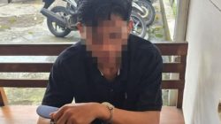 Semarang,FaktaKuat.com – Direktorat Reserse Narkoba (Dit Resnarkoba) Polda Jawa Tengah (Jateng) menangkap seorang bandar sekaligus pengedar narkoba di Demak. Tersangka ditangkap di rumahnya di Kelurahan Kebonbatur, Kecamatan Mranggen, Demak.