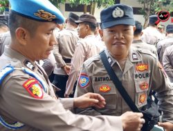 Propam Polresta Pati Lakukan Pengecekan Ketat, Pastikan Personel Pelayanan Tanpa Senpi dan Benda Berbahaya