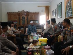 Kapolres Magelang Kota Silaturahmi di Kediaman Ketua MUI Kabupaten Magelang