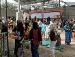 Ritual Sakral Warga Lakukan Perang Nasi Mewarnai Sedekah Bumi/ Apitan Di Pepe – Tegowanu