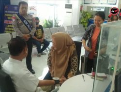 “Humanis dan Profesional, Duta Pelayanan SIM Polrestabes Semarang Dampingi Pemohon Saat Cek Kesehatan dan Psikologi”