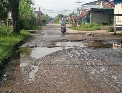 Bertahun-tahun Rusak Parah, Jalan Pekan Arba Tembilahan Kerap Sumbang Kecelakaan bagi Pengendara