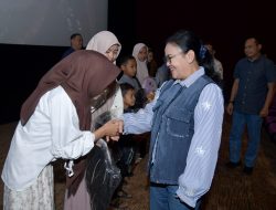 Ajak Anak-anak Yatim Nobar Children of Heaven, Wali kota Agustina Hadirkan Kebahagiaan dan Semangat untuk Meraih Mimpi