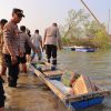 Sambut HUT Bhayangkara ke-80, Kapolres Kendal Kunjungi Warga Terdampak Rob yang Tinggal Sendiri di Balok