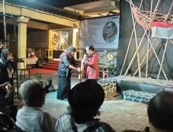 Mengaku Pengagum Presiden Pertama RI, Pelukis Hartono Gelar Pameran Tunggal “Jas Merah” di Semarang