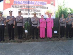Siram Air Bunga Warnai Kenaikan Pangkat 74 Personel Polres Demak