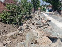 Proyek jalan miliaran rupiah di Gabus disebut “milik” anggota dewan, pelaksana field bungkam saat dikonfirmasi Faktakuat.com