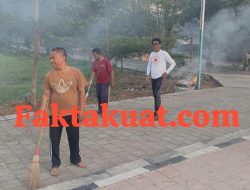 Kepala Desa Karanglangu – Kedungjati & Istri Pelopori Giat Minggu Bersih Dengan Bergotong – royong Pada Warganya