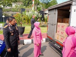 Wujud Kepedulian Polda Jateng Atas Bencana Gempa NTT, Kapolda Lepas Pengiriman 10 Truk Berisi Bahan Kebutuhan Pokok