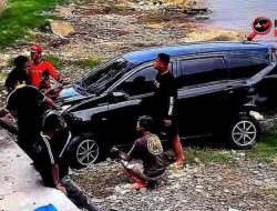 Mobil Wisatawan Asal Boyolali Terperosok di Telaga Sarangan, Pengemudi Selamat