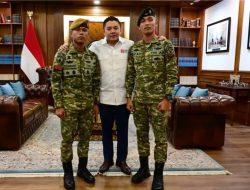 Kebanggaan Negeri: Dua Prajurit TNI Penerus Semangat Merah Putih! Serda Irfan Farhan & Prada Donni Pinto Harahap Raih Penghargaan Luar Biasa Bukti Cinta Tanah Air Takkan Pernah Padam!