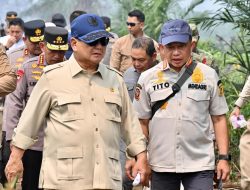 Mendagri Tito Dampingi Presiden Prabowo Tinjau Penanganan Karhutla di Kalimantan Barat