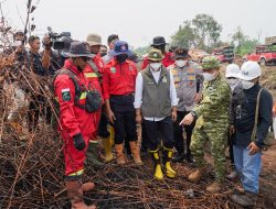Menhut Raja Antoni Minta Karhutla Pelalawan Tak Ditinggal Sebelum Pendinginan Tuntas