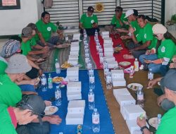 Bang Pepen Purnawirawan Polri & Pengusaha Sukses Asal Gubug Bagikan Kaos & Ajak Makan Siang Bareng Bersama Komunitas Villa Bang Pepen Di WTS Gubug