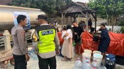 Polresta Pati Salurkan 8.000 Liter Air Bersih untuk Warga Sitimulyo Akibat Kemarau Panjang