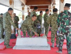 Pangdam IV/Diponegoro Dampingi Panglima TNI Ziarah ke Makam Pangsar Jenderal Sudirman